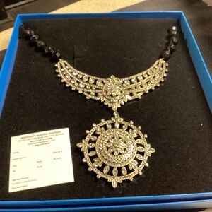 Heidi Daus 🆕 “French Twist” Necklace & Pendant